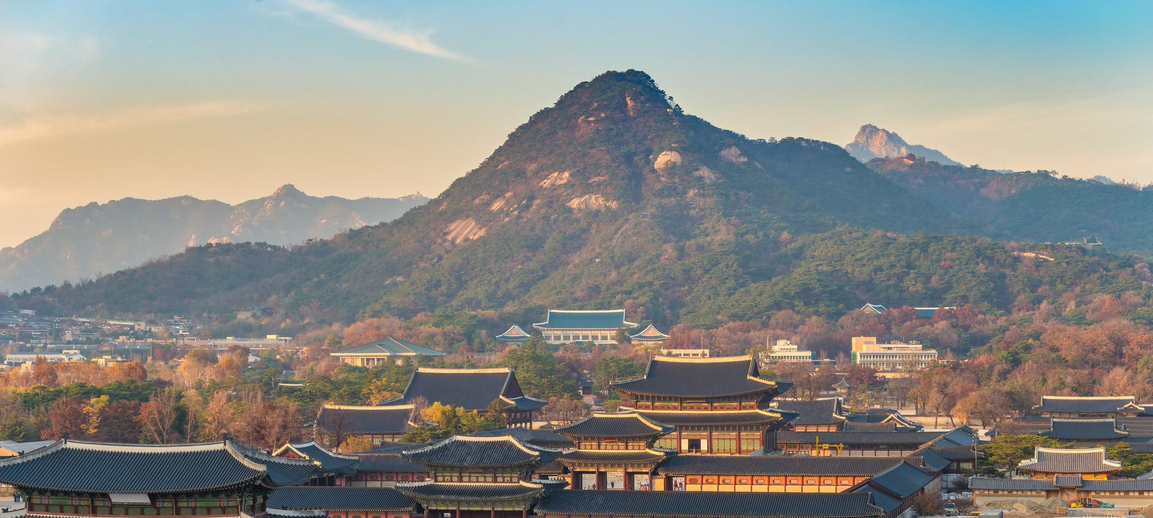 종로 경복궁과 북악산 전경