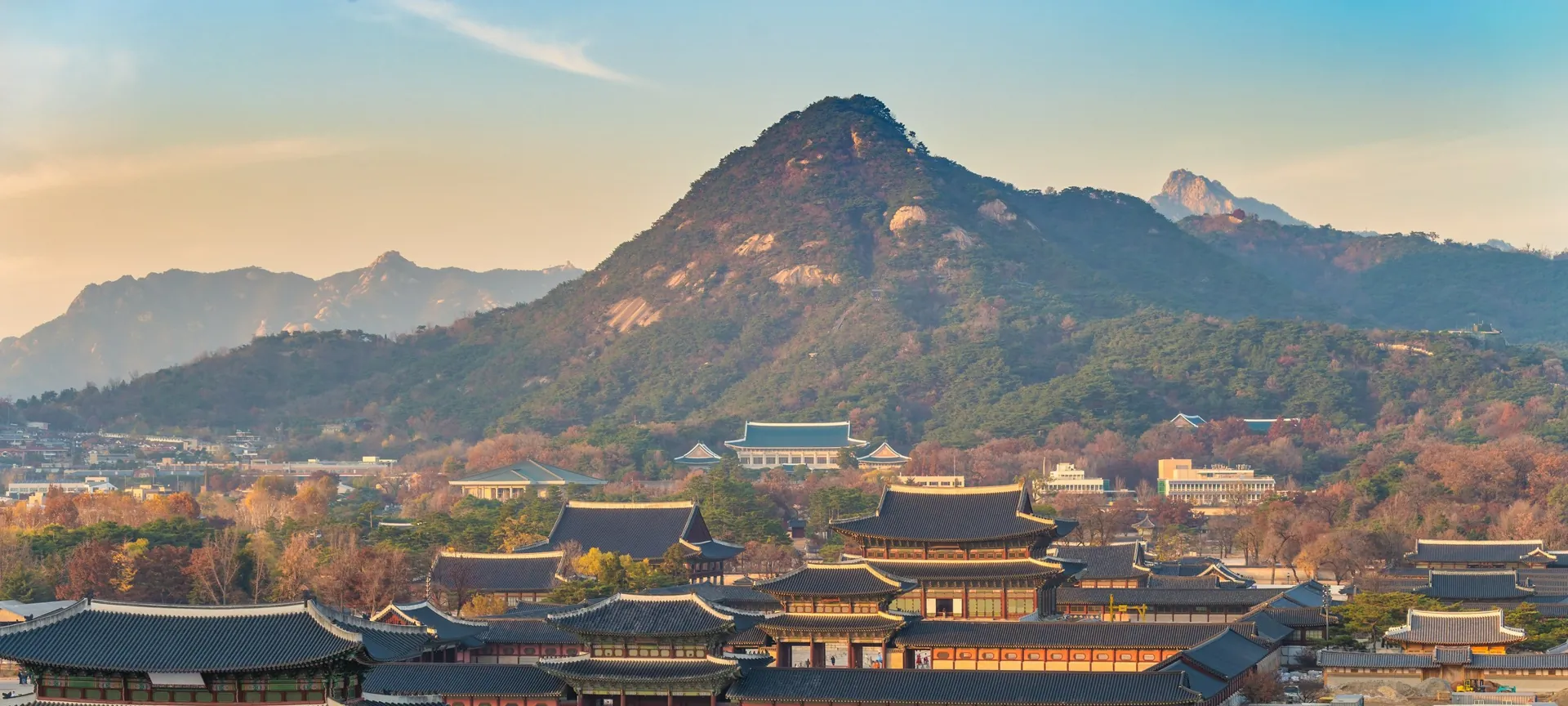 종로 경복궁과 북악산 전경